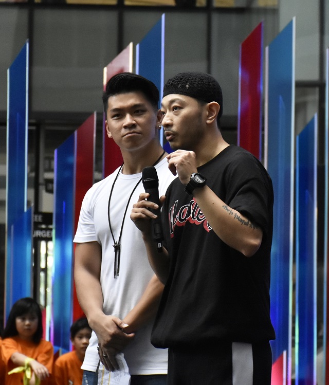 Astro Dennis Yin returned to host Asian Battleground for the fourth year.